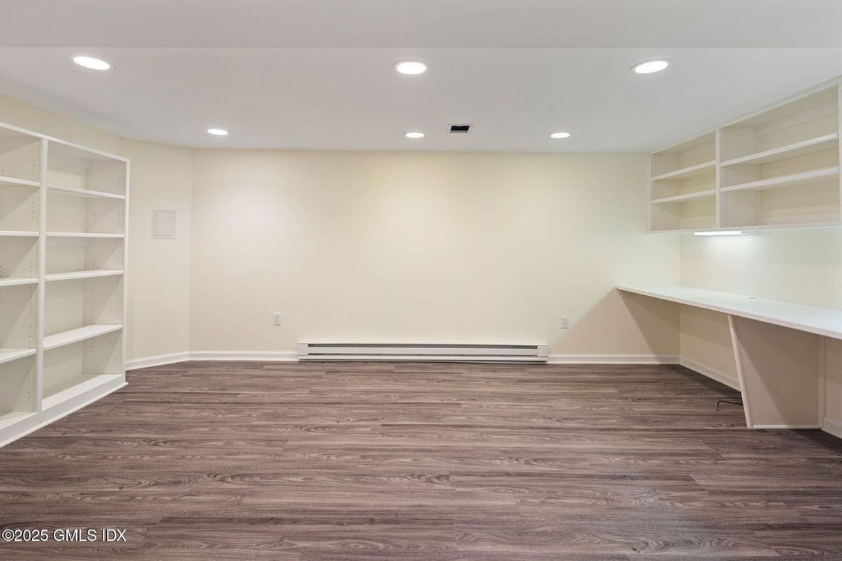 Empty room, Interior, Recessed Lighting, Walk-in Closets, Wood Texture Flooring