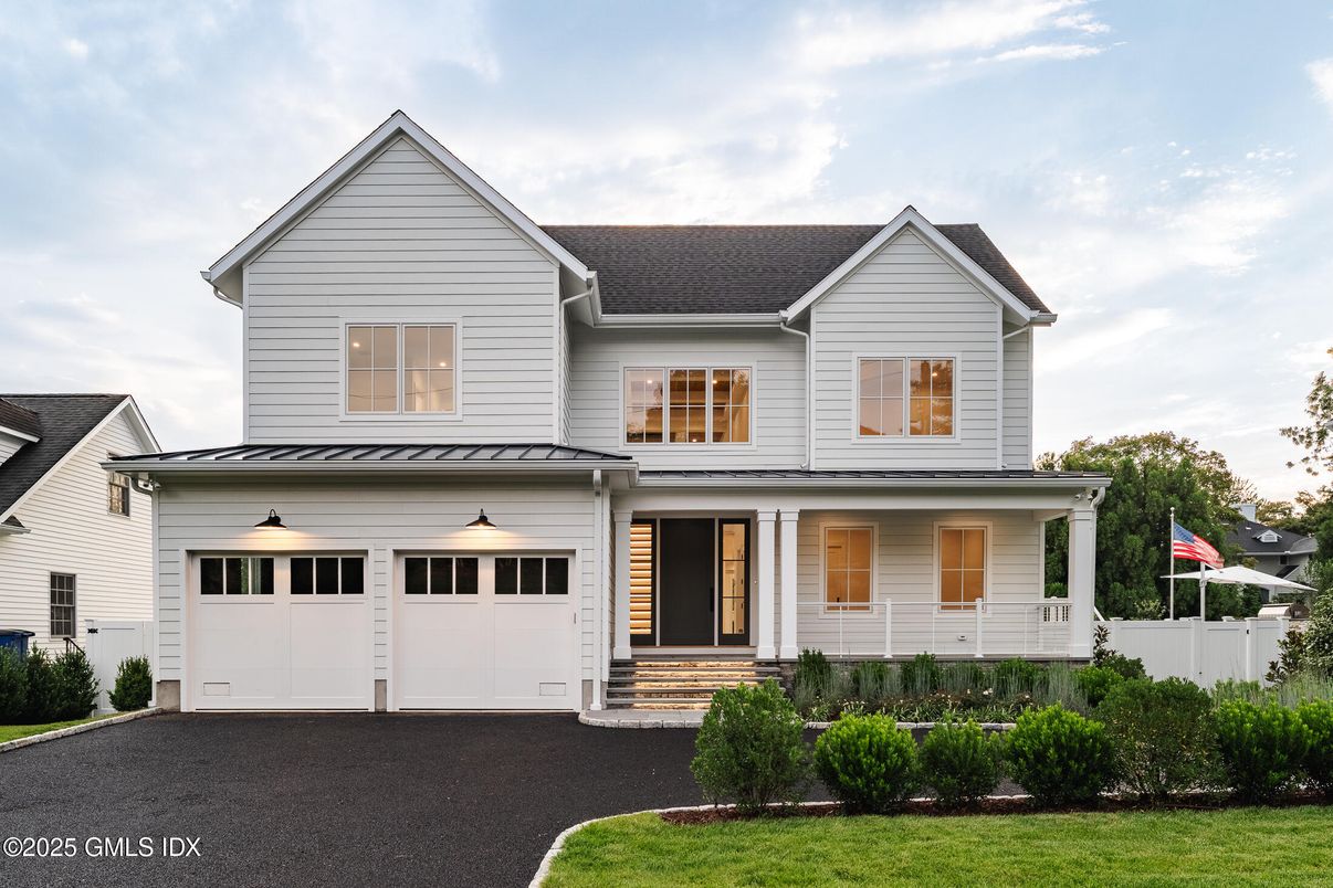 Attached, Exterior, Facade, Farmhouse