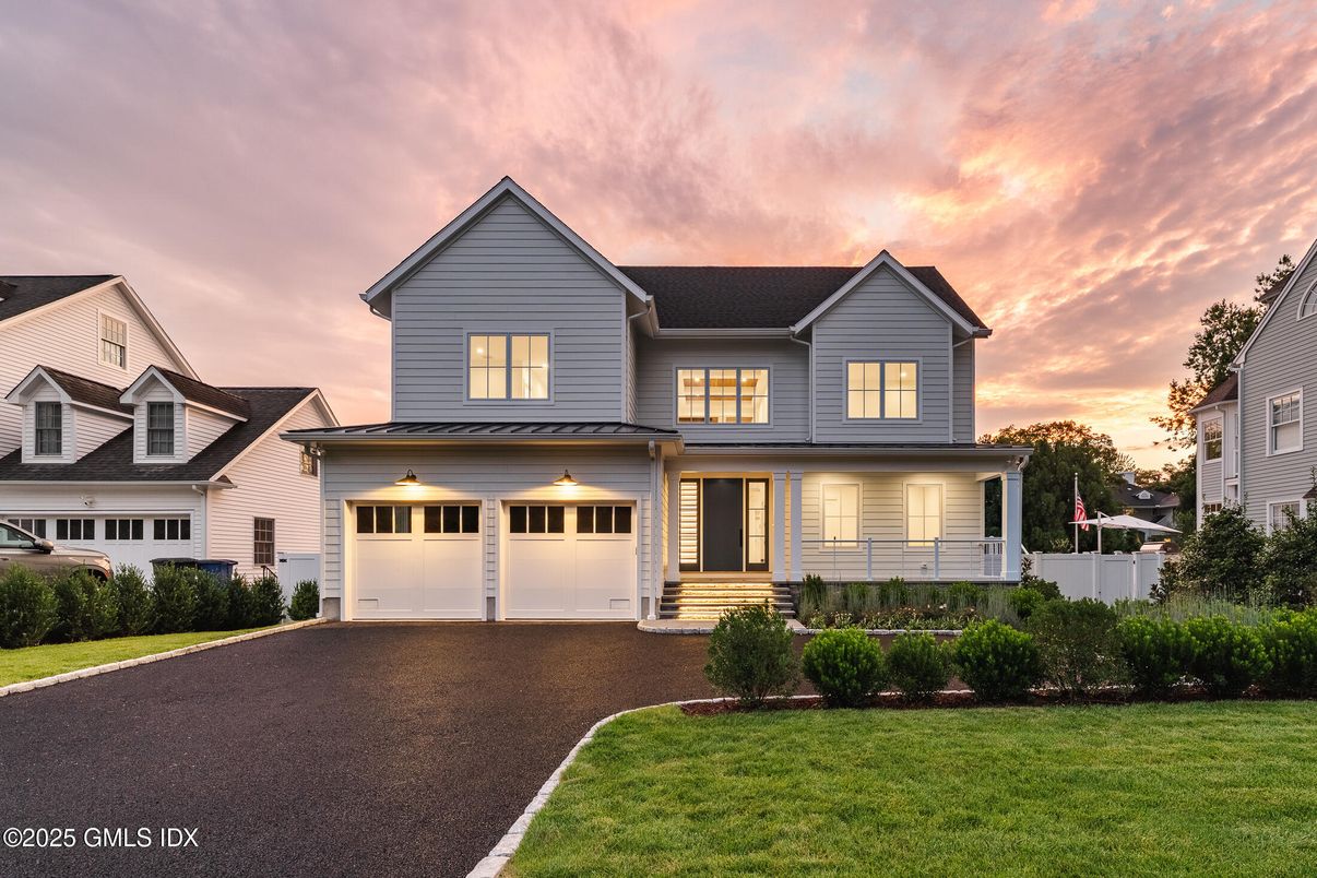 Attached, Exterior, Facade, Farmhouse