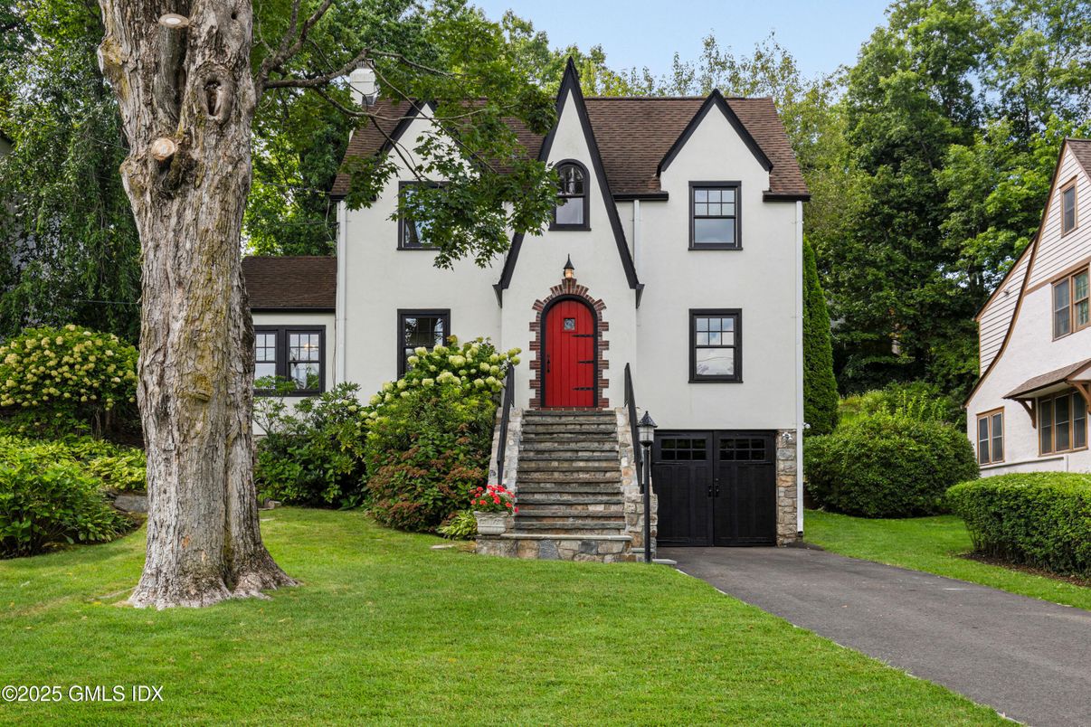 Attached, Exterior, Facade, Tudor Revival