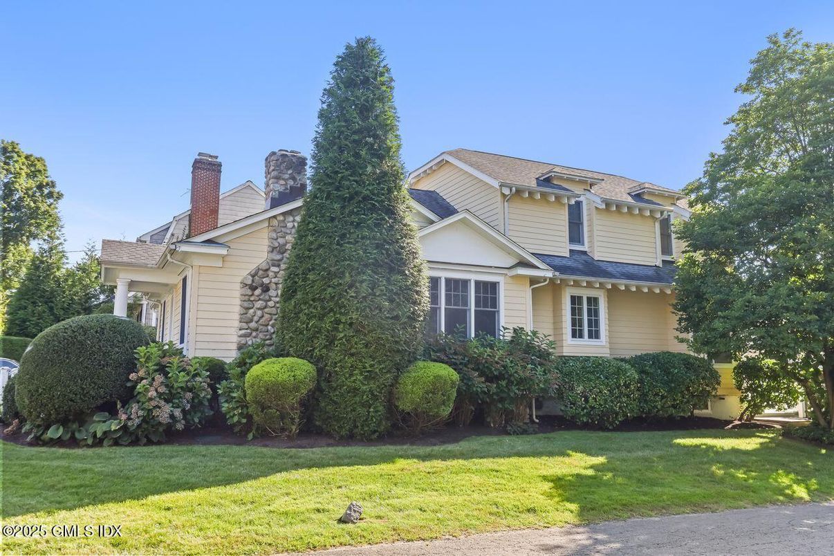 Backyard, Exterior, Facade, Queen Anne Victorian