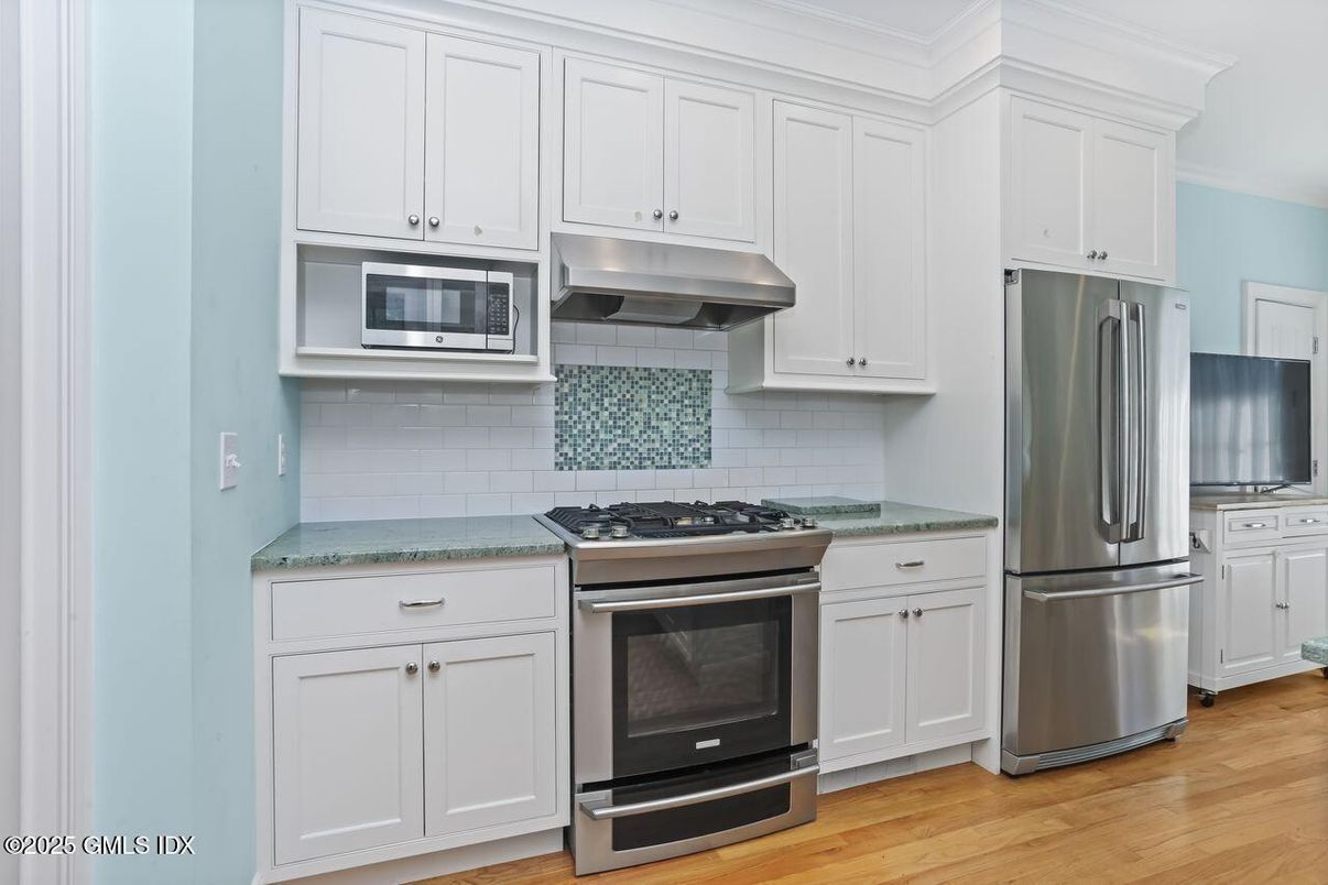 Interior, Kitchen, Stainless Steel Appliances, Wood Texture Flooring