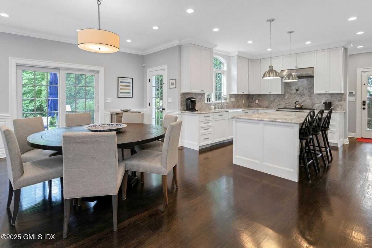 Dining room, Interior, Kitchen, Pendant Lights, Recessed Lighting, Wood Texture Flooring