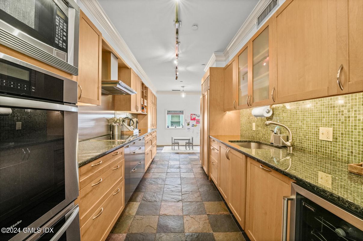 Dining room, Interior, Kitchen, Stainless Steel Appliances