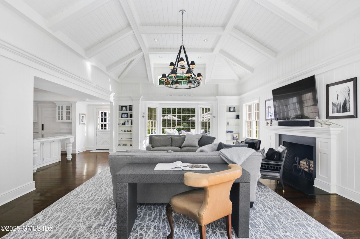 Fireplace, Interior, Living room, Pendant Lights, Recessed Lighting, Wood Texture Flooring