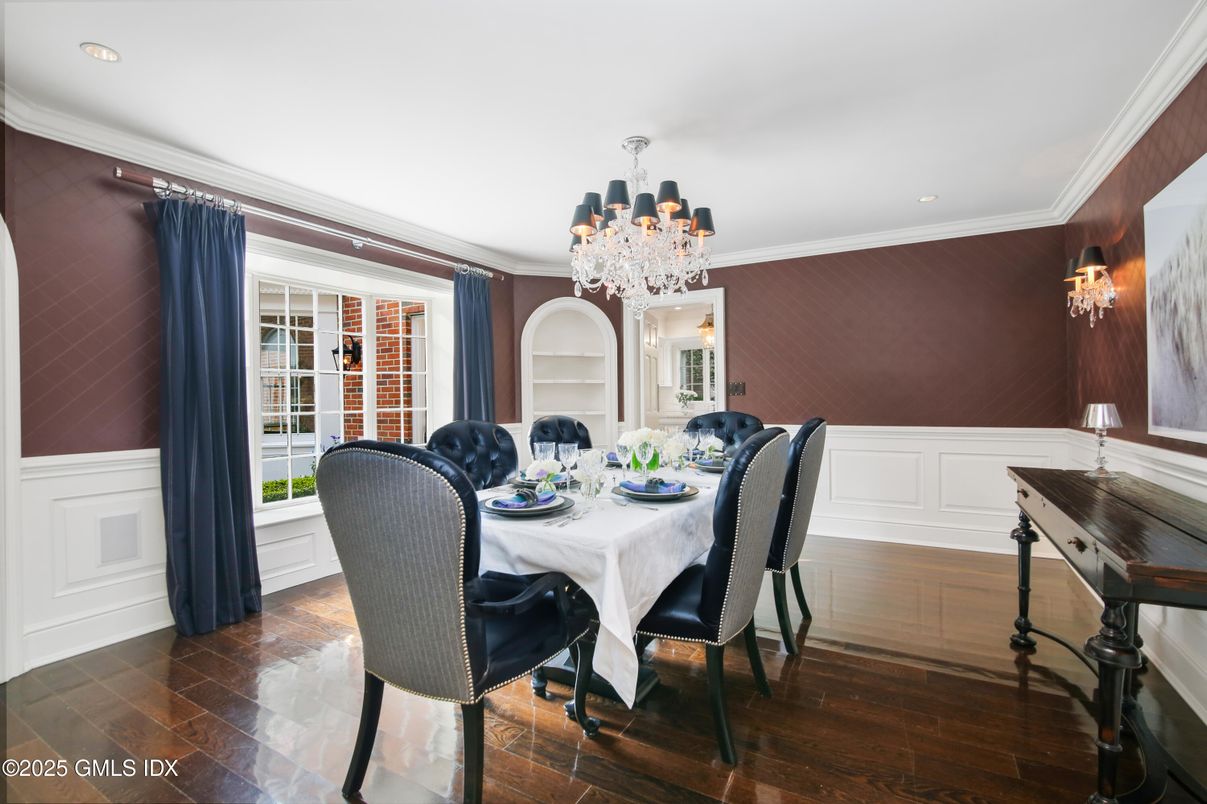 Chandelier, Dining room, Interior, Recessed Lighting, Wood Texture Flooring