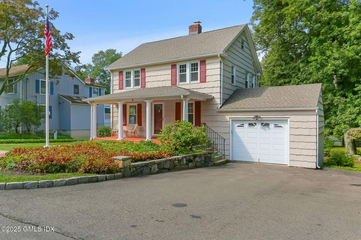 Attached, Exterior, Facade, American Foursquare