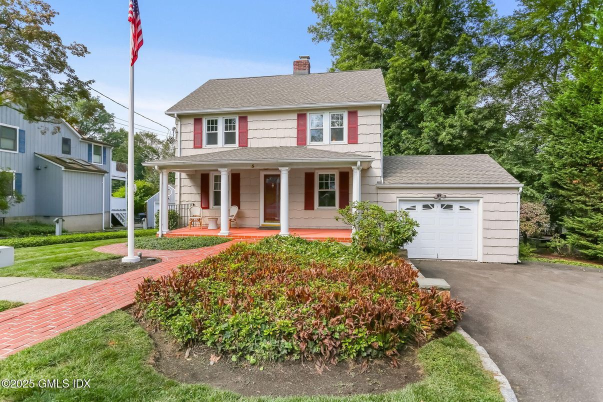 Attached, Exterior, Facade, American Foursquare