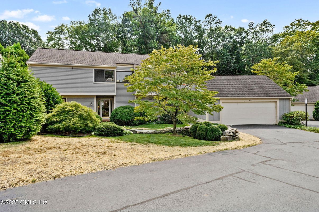 Attached, Exterior, Facade, Split Level