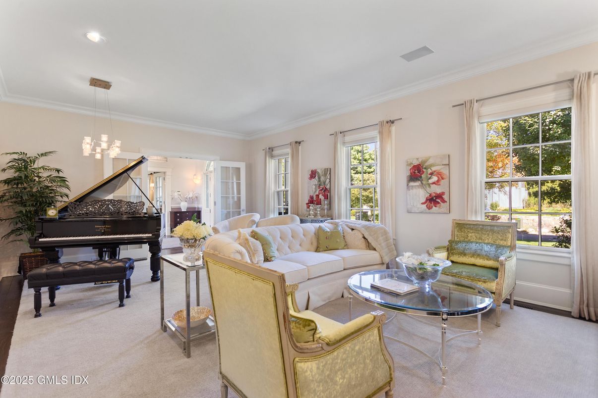 Interior, Living room, Pendant Lights, Piano, Recessed Lighting
