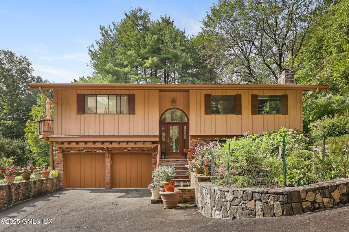 Attached, Exterior, Facade, Raised Ranch