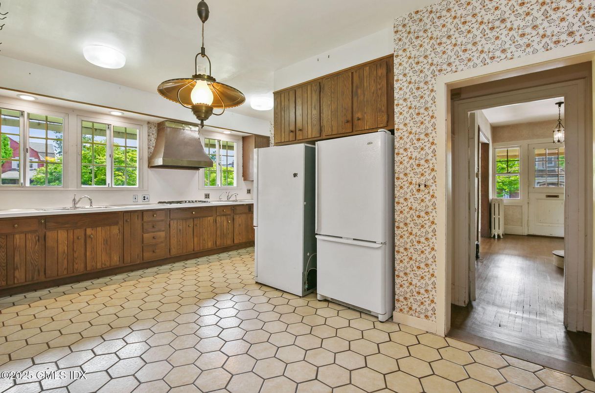Interior, Kitchen, Pendant Lights, Wood Texture Flooring