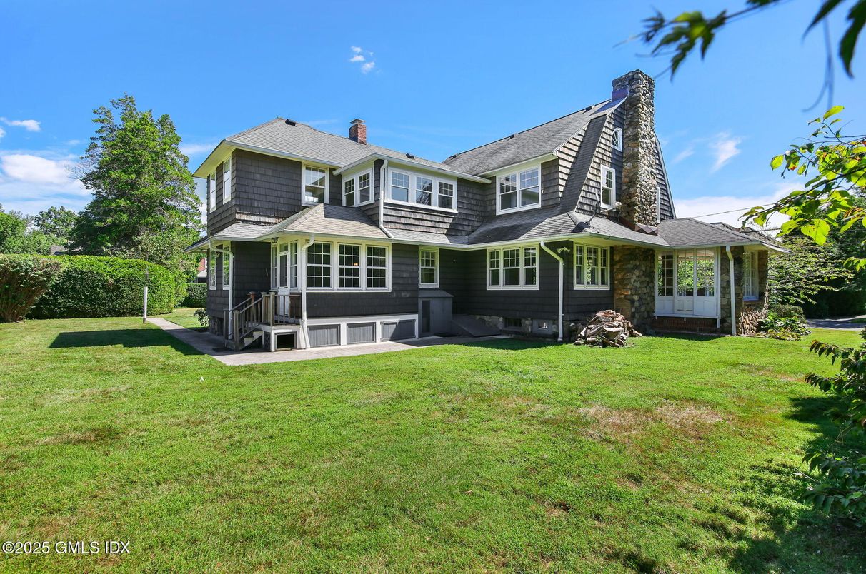 Backyard, Exterior, Facade, Queen Anne Victorian