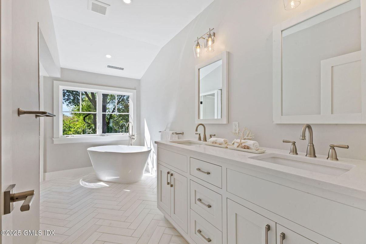 Bathroom, Dual Sink Vanities, Free Standing Baths, Interior, Recessed Lighting