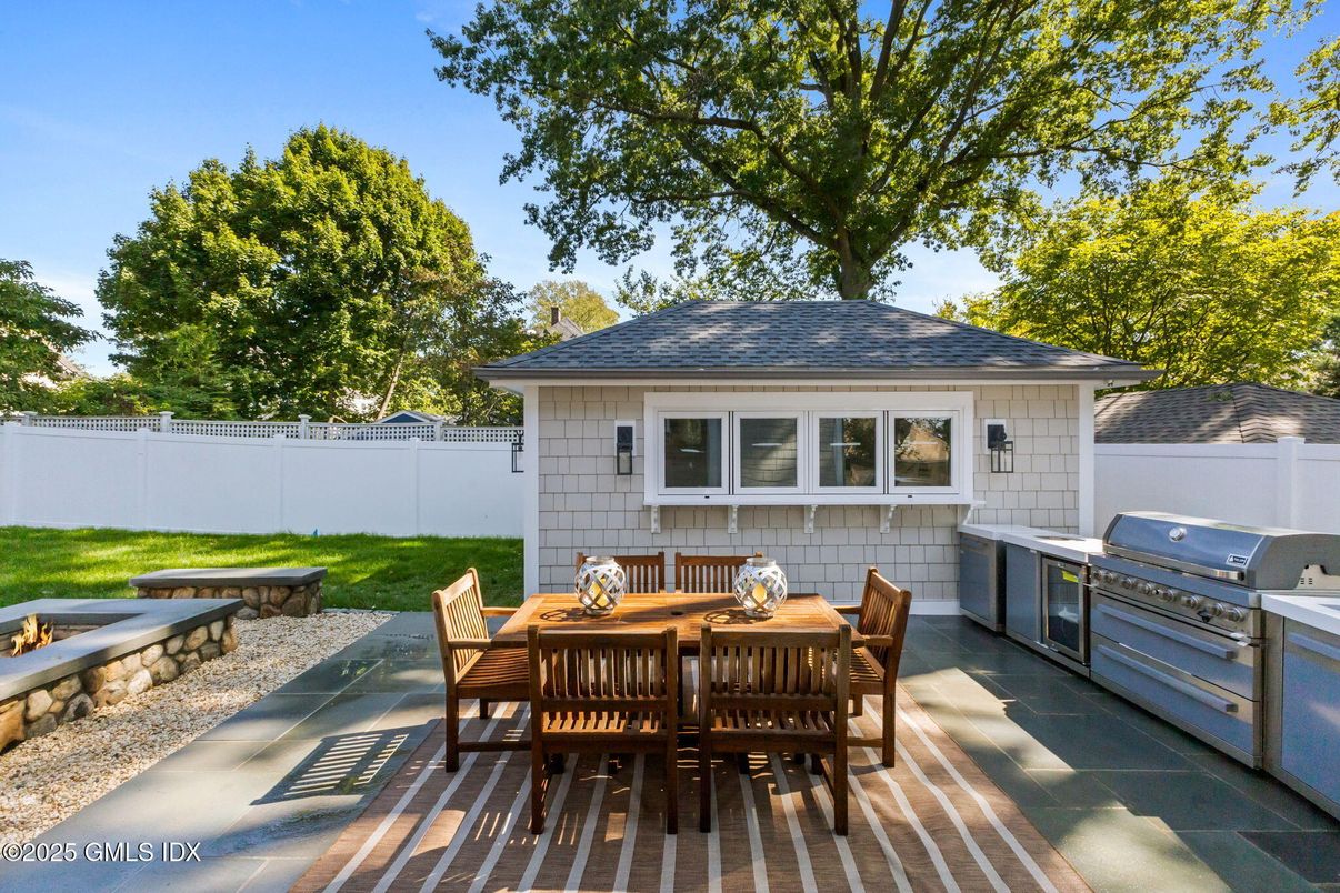 Exterior, Outdoor Kitchen