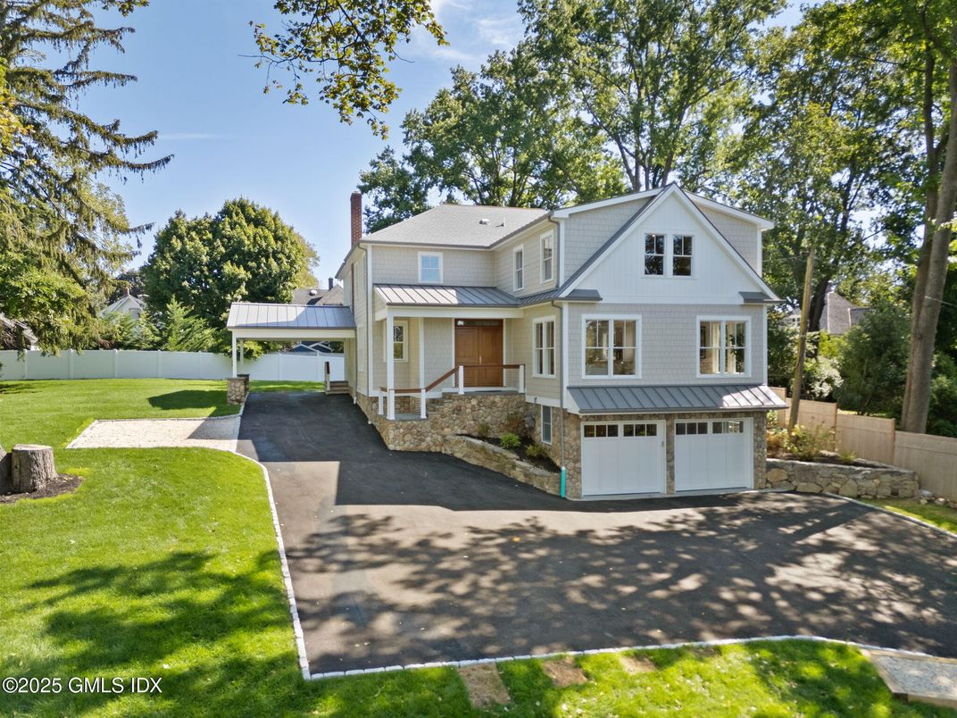 Attached, Exterior, Facade, Farmhouse
