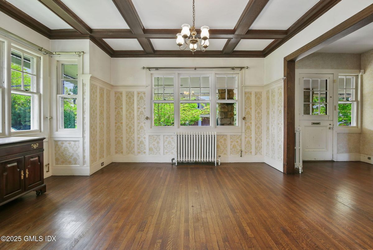Chandelier, Empty room, Interior, Wooden Beams, Wood Texture Flooring