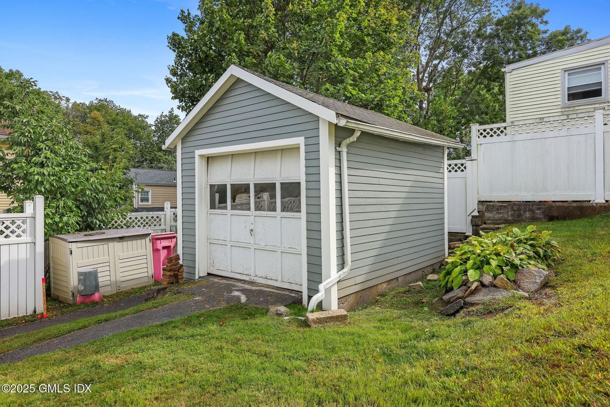 Detached Garage, Exterior