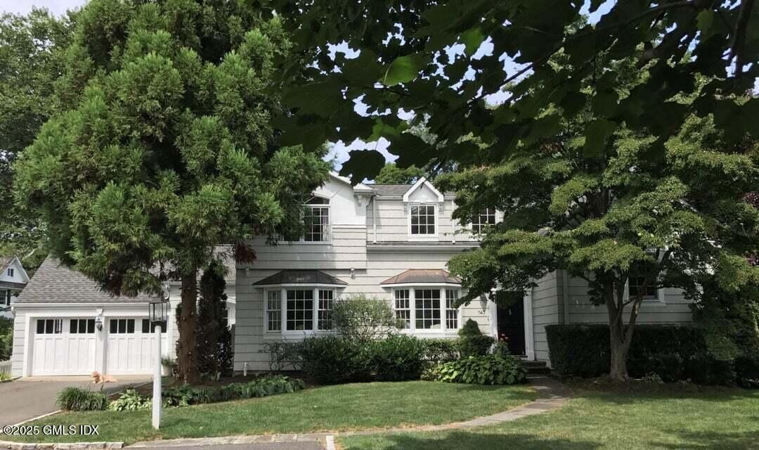 Attached, Exterior, Facade, Queen Anne Victorian