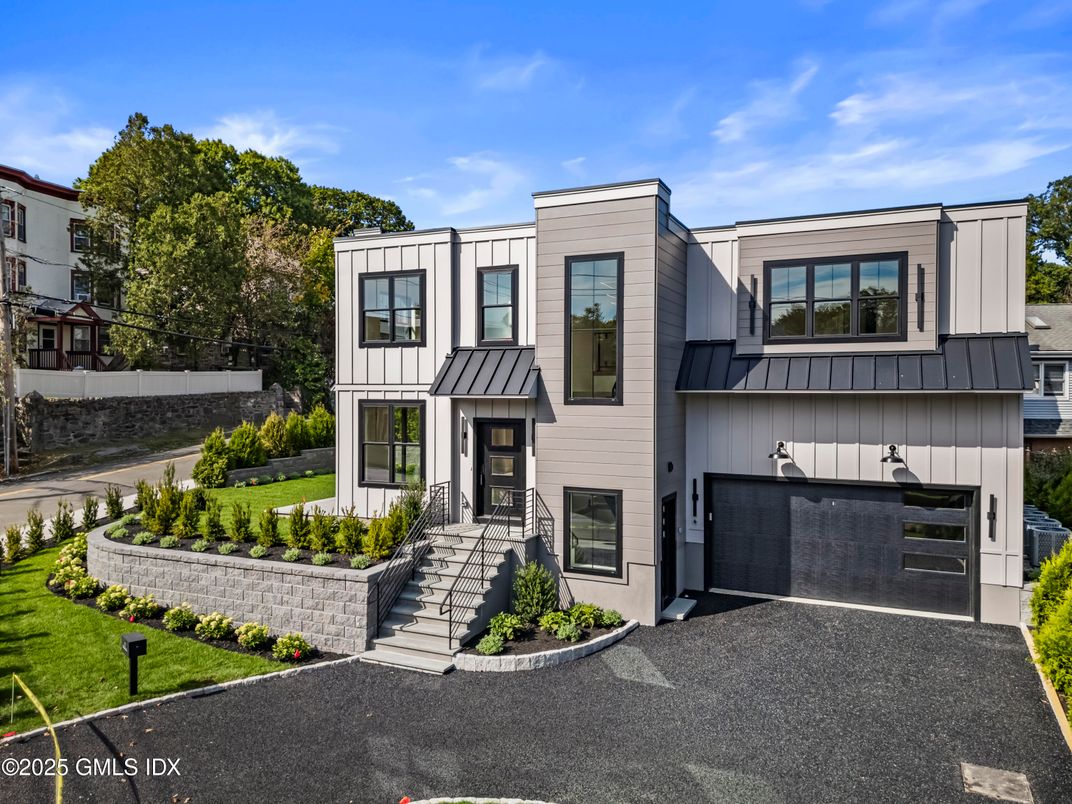 Attached, Exterior, Facade, Modern