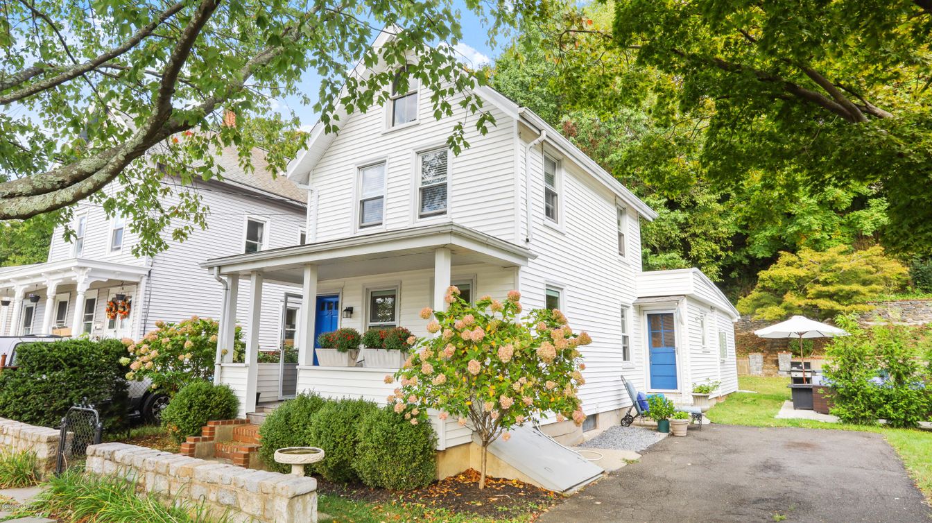 Exterior, Facade, Queen Anne Victorian