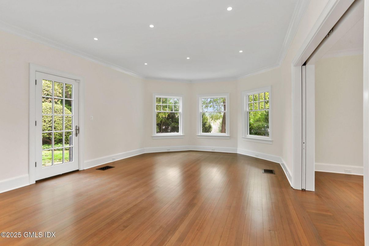 Empty room, Interior, Recessed Lighting, Wood Texture Flooring