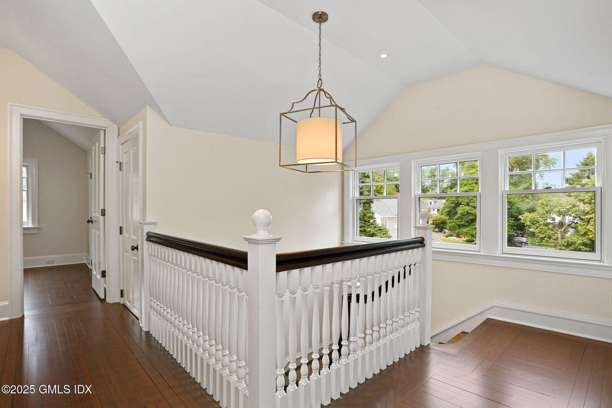 Interior, Pendant Lights, Recessed Lighting, Wood Texture Flooring