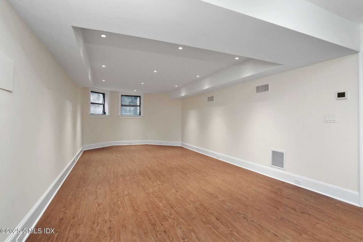 Empty room, Interior, Recessed Lighting, Wood Texture Flooring