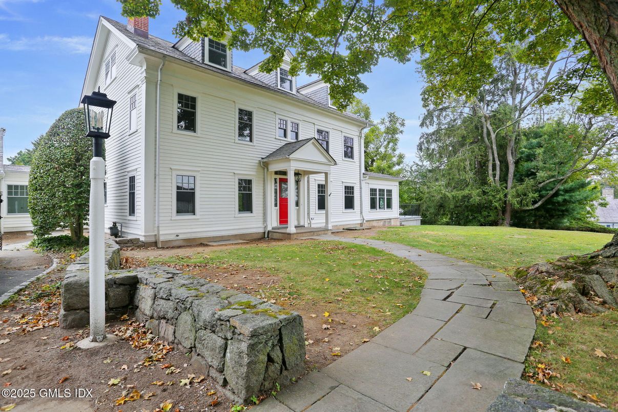 Exterior, Facade, Georgian