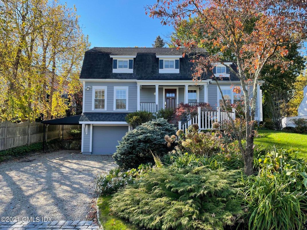 Attached, Exterior, Facade, Cape Cod