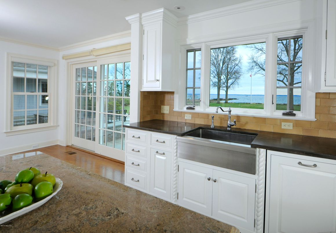Interior, Kitchen, Recessed Lighting, Water, Wood Texture Flooring