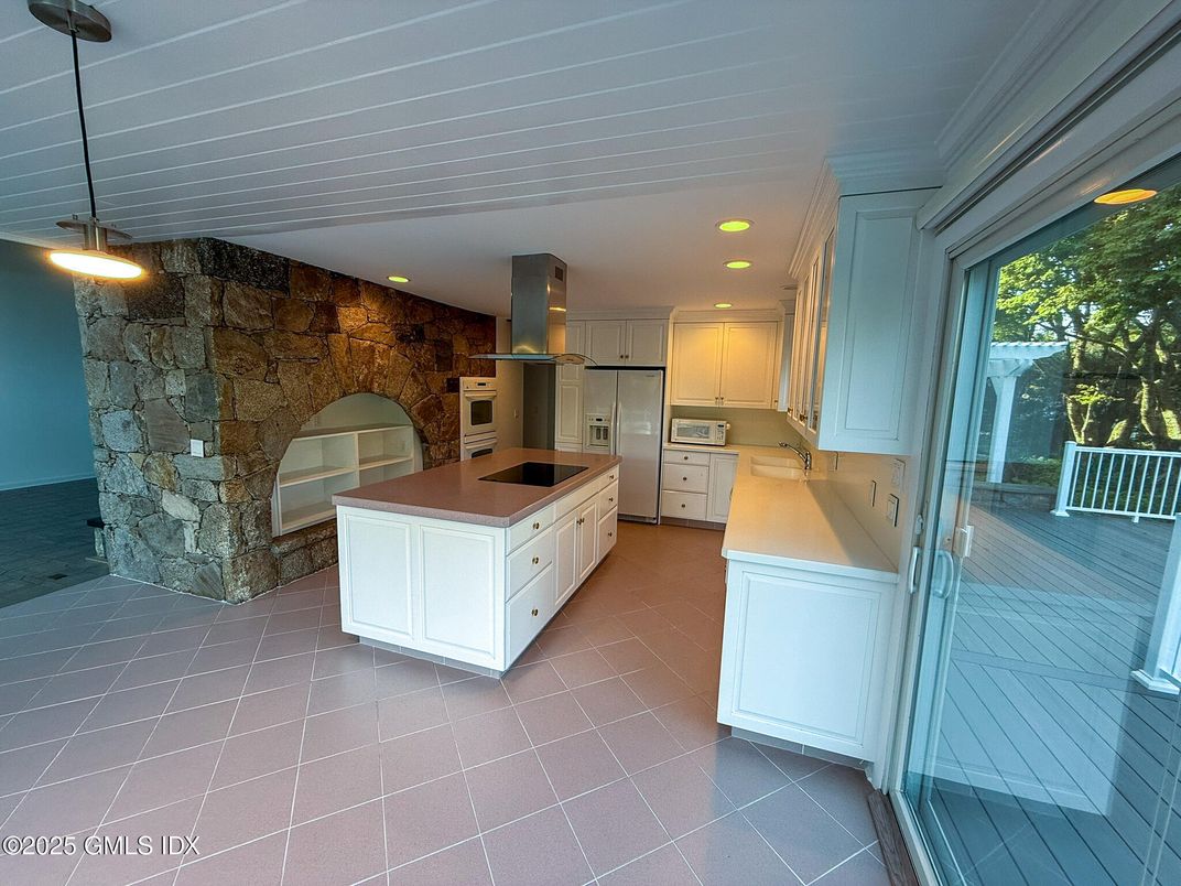 Interior, Kitchen, Pendant Lights, Recessed Lighting, Stone Walls