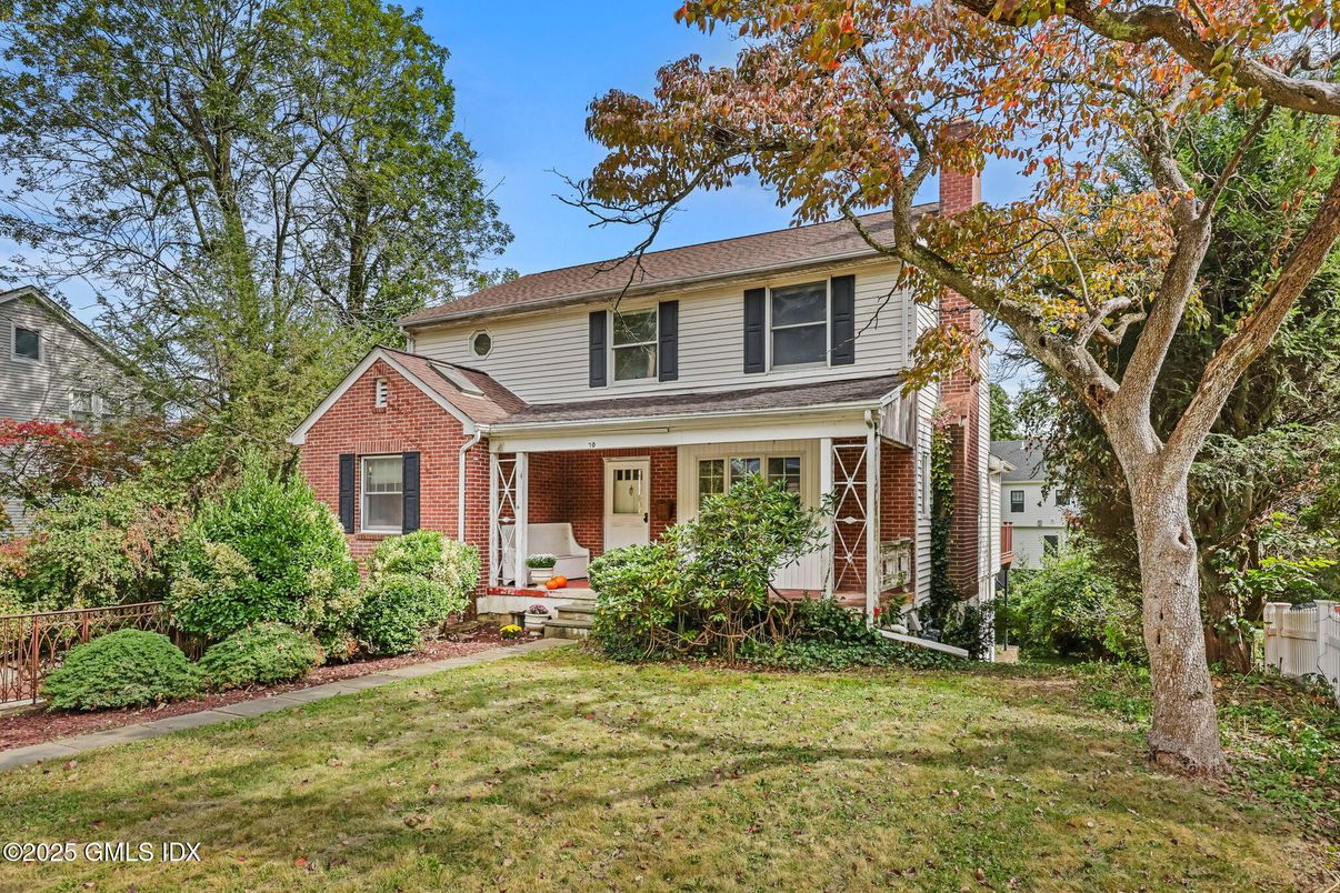 Exterior, Facade, Brick Facade, American Foursquare