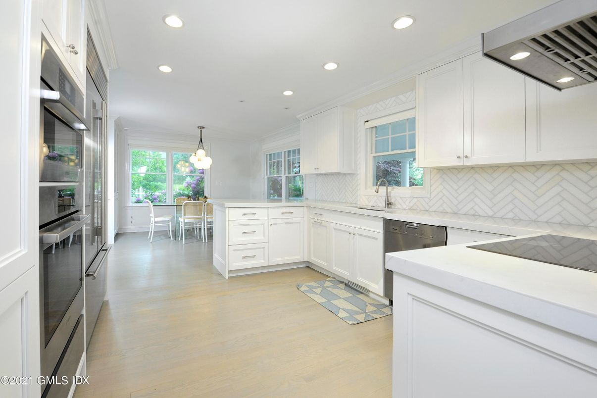 Dining room, Interior, Kitchen, Pendant Lights, Recessed Lighting, Wood Texture Flooring