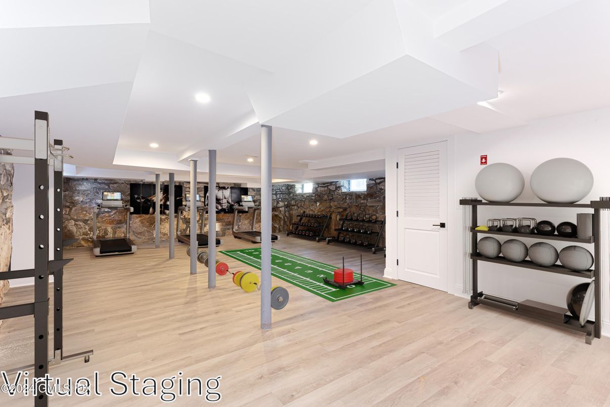 Fitness Equipment, Interior, Recessed Lighting, Wood Texture Flooring