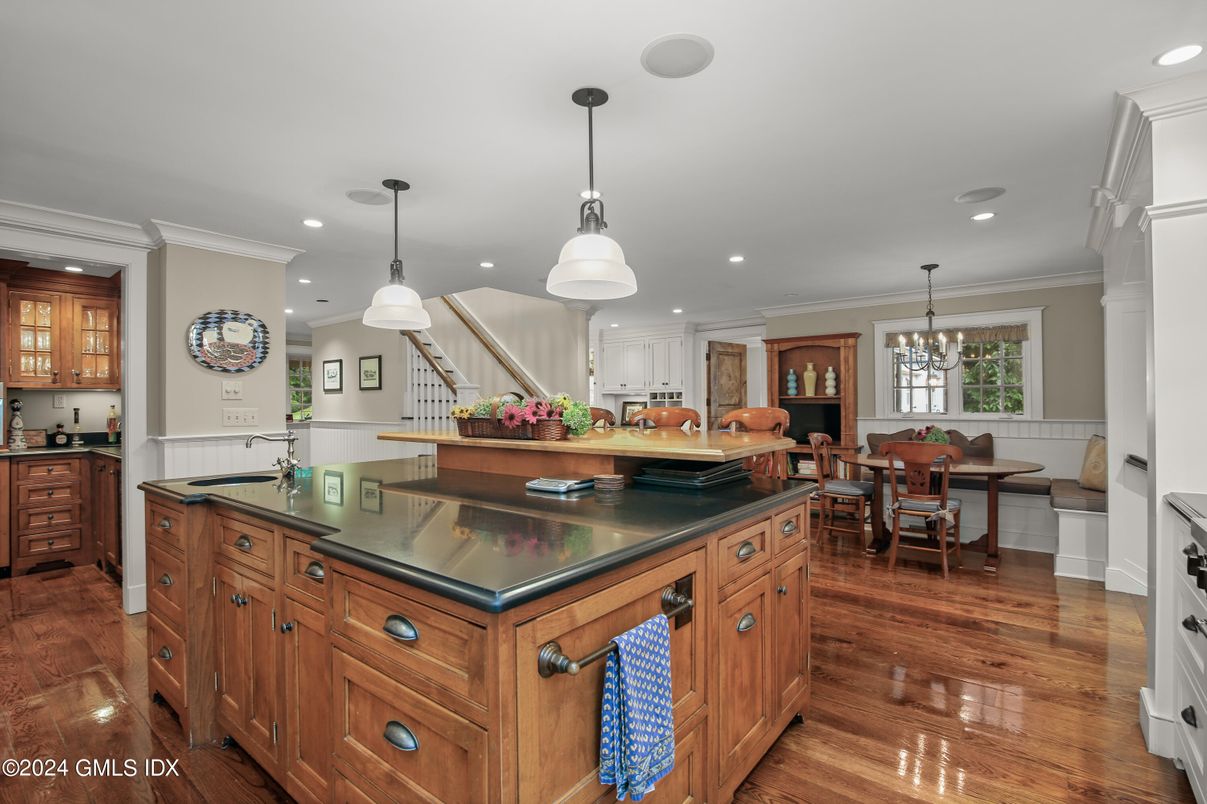 Chandelier, Dining room, Interior, Kitchen, Pendant Lights, Recessed Lighting, Wood Texture Flooring