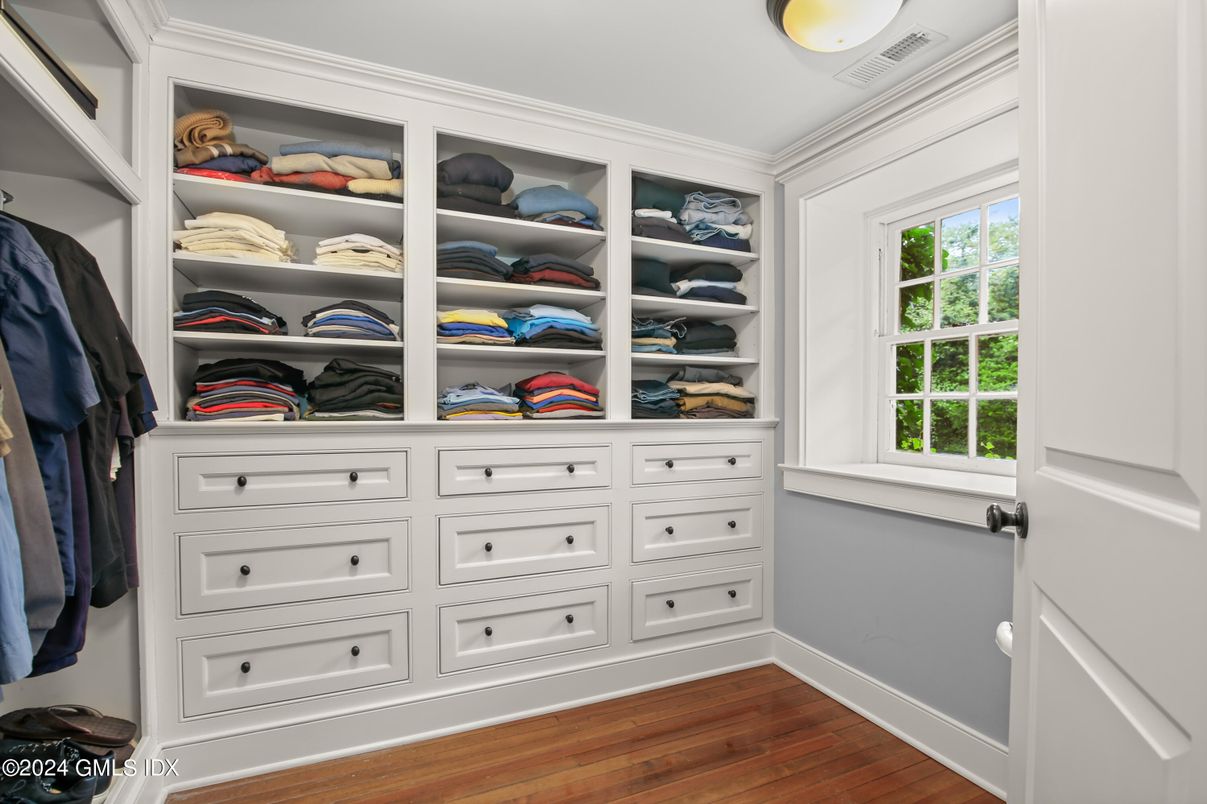 Interior, Walk-in Closets, Wood Texture Flooring