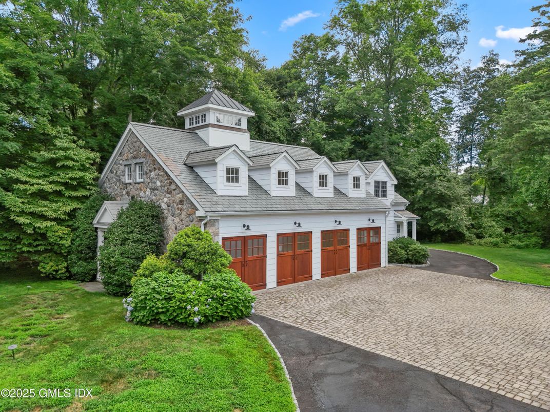 Attached, Exterior, Facade, Farmhouse