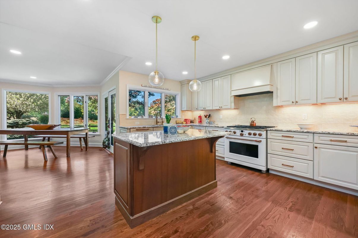 Dining room, Interior, Kitchen, Pendant Lights, Recessed Lighting, Wood Texture Flooring