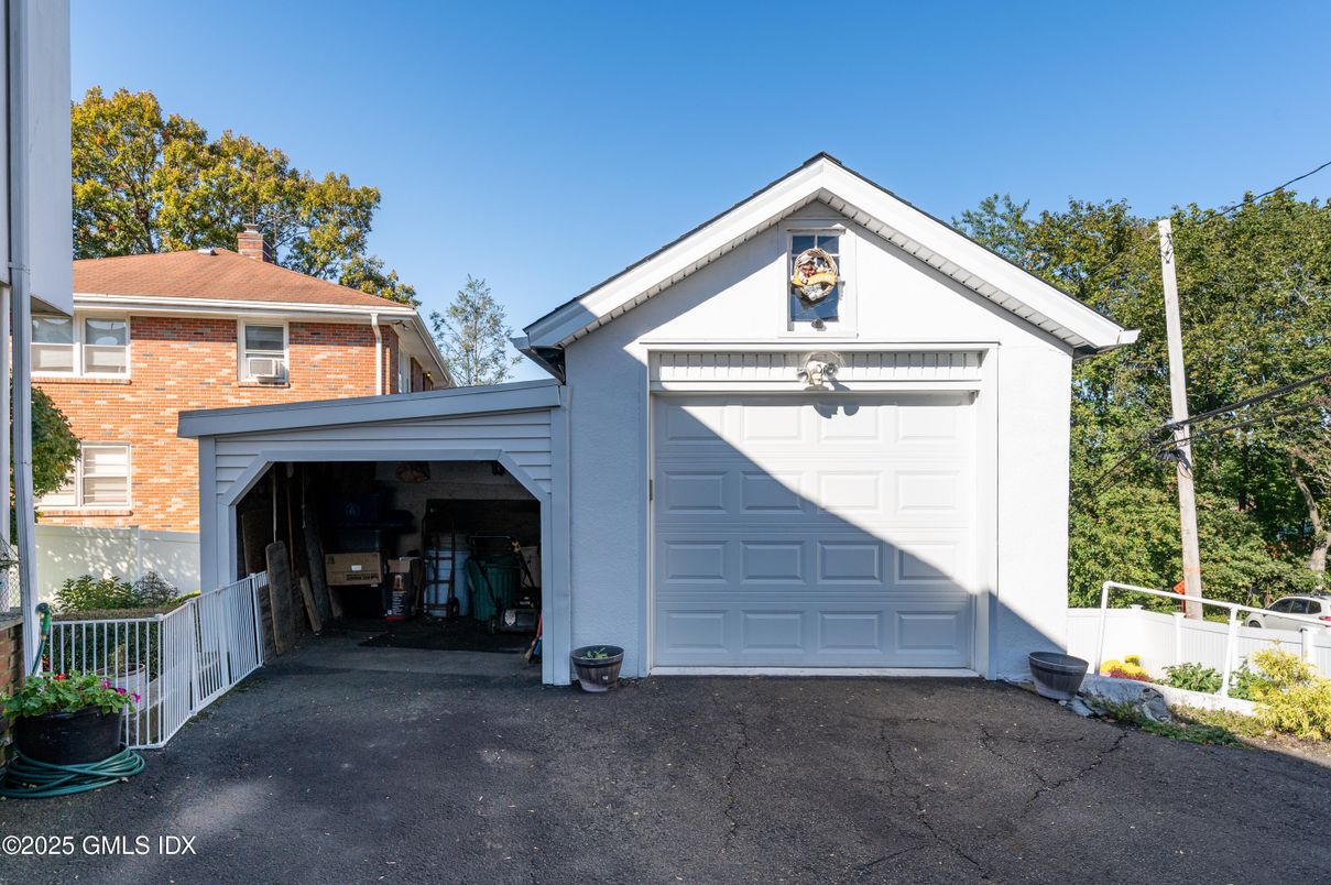 Detached Garage, Exterior