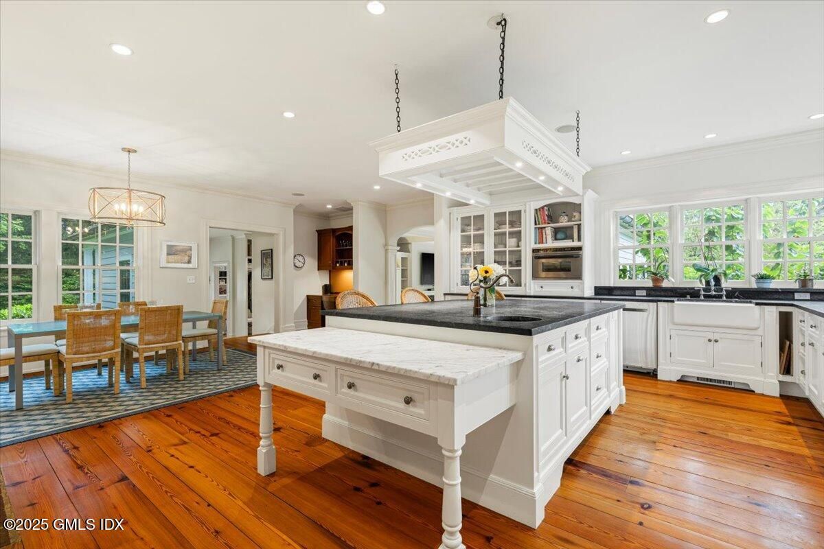 Dining room, Interior, Kitchen, Pendant Lights, Recessed Lighting, Wood Texture Flooring