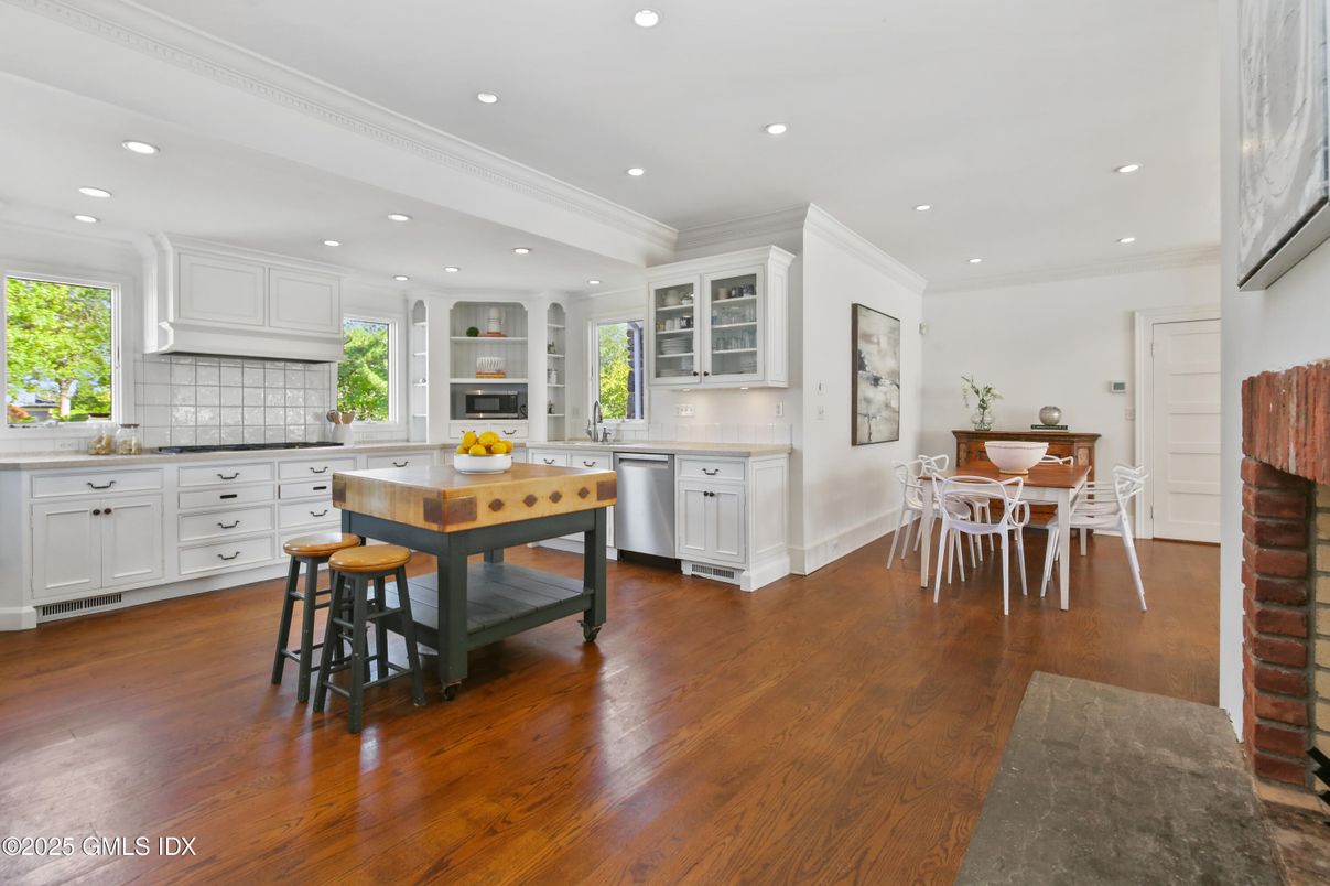 Dining room, Interior, Kitchen, Recessed Lighting, Stainless Steel Appliances, Wood Texture Flooring
