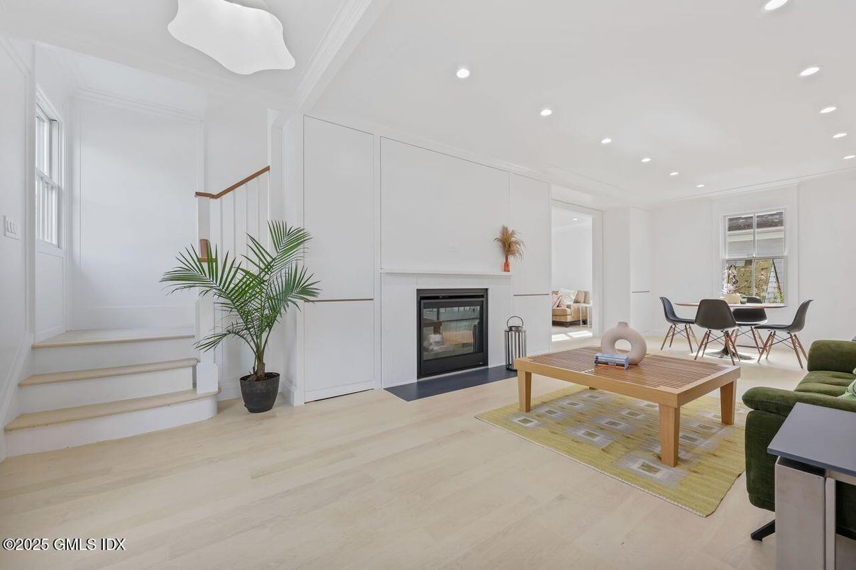 Dining room, Fireplace, Interior, Recessed Lighting, Wood Texture Flooring