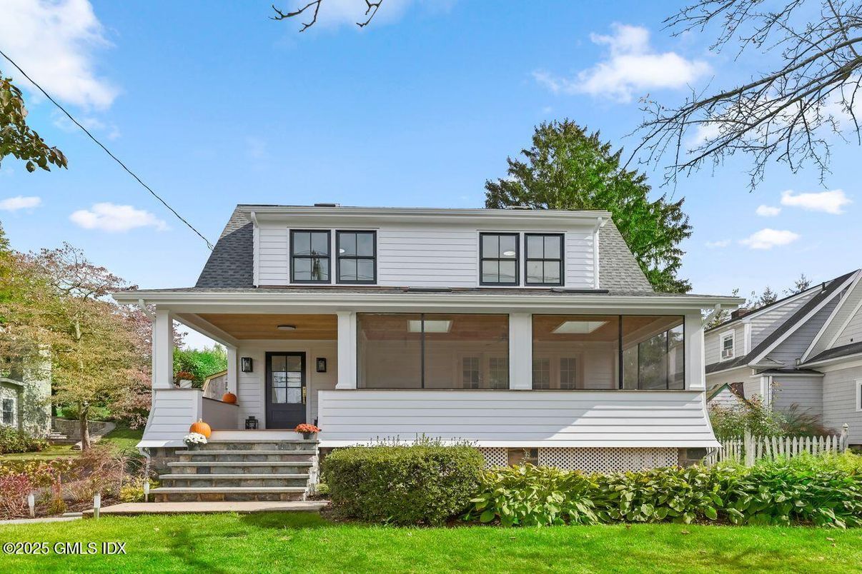 Exterior, Facade, American Foursquare