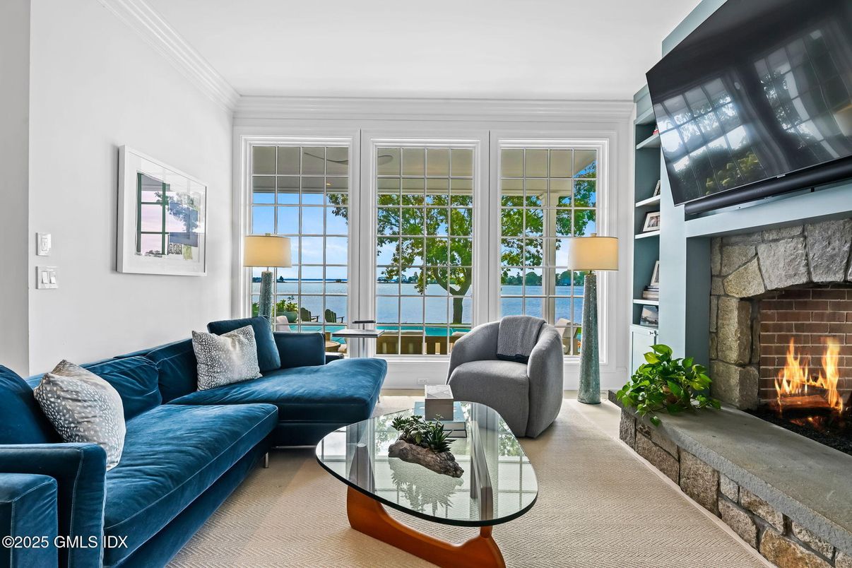 Fireplace, Interior, Living room, Water