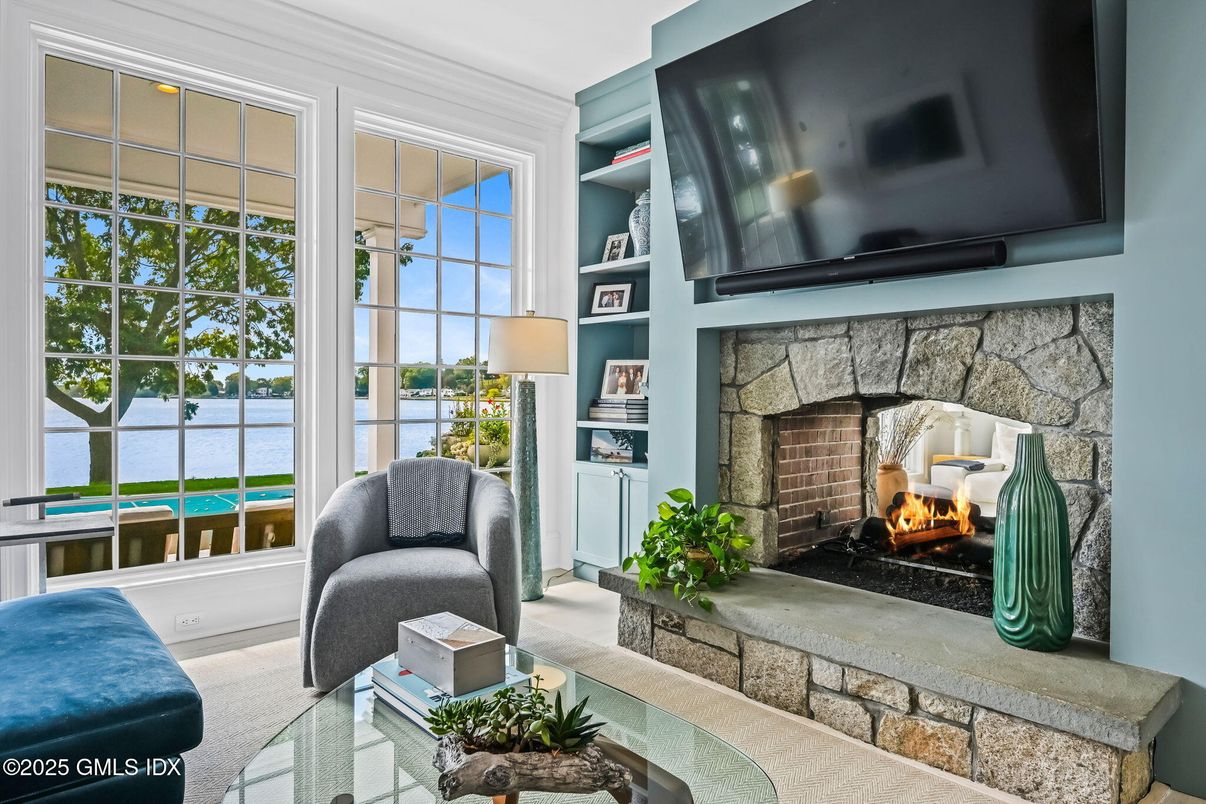 Fireplace, Interior, Living room, Water