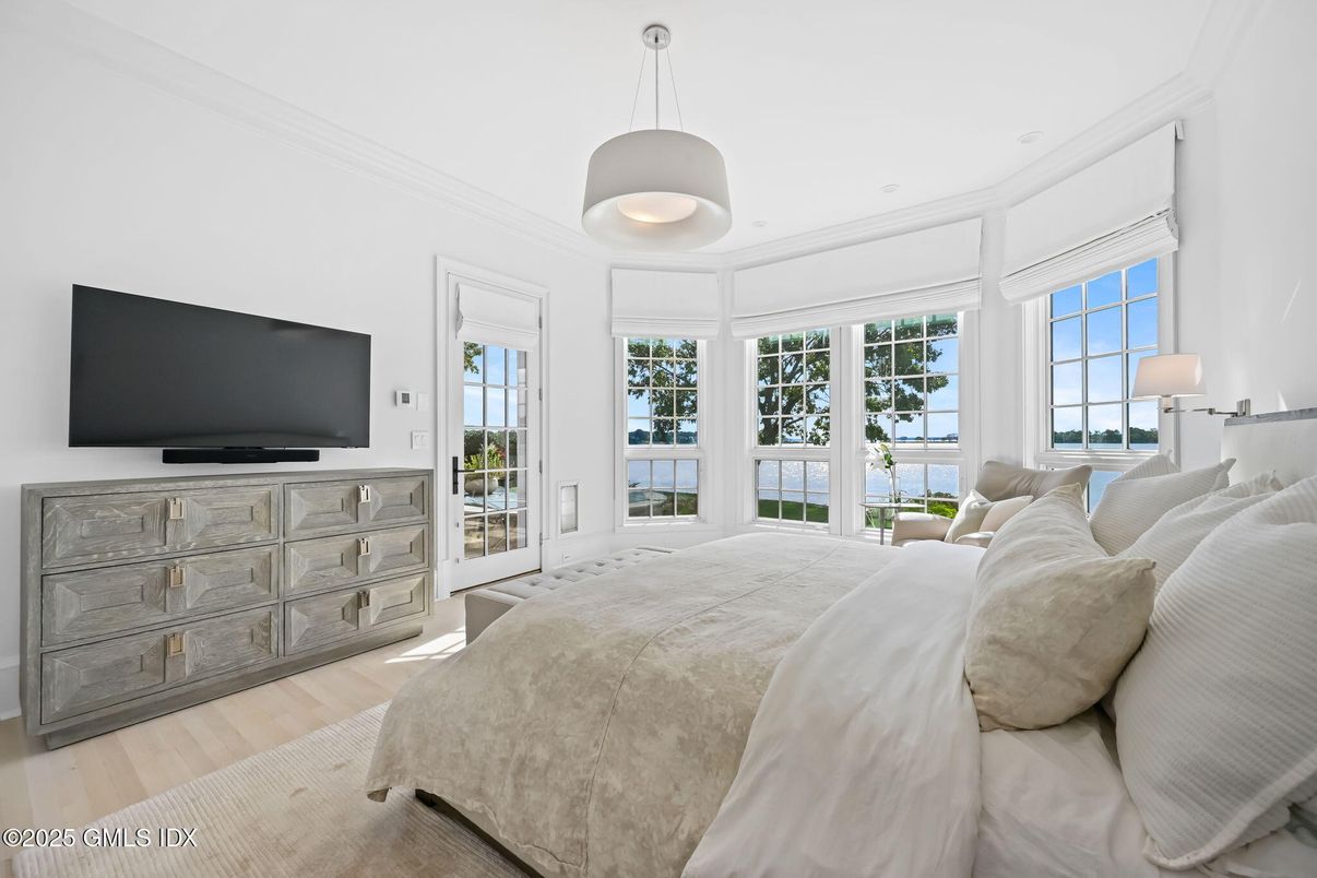 Bedroom, Interior, Pendant Lights, Water, Wood Texture Flooring