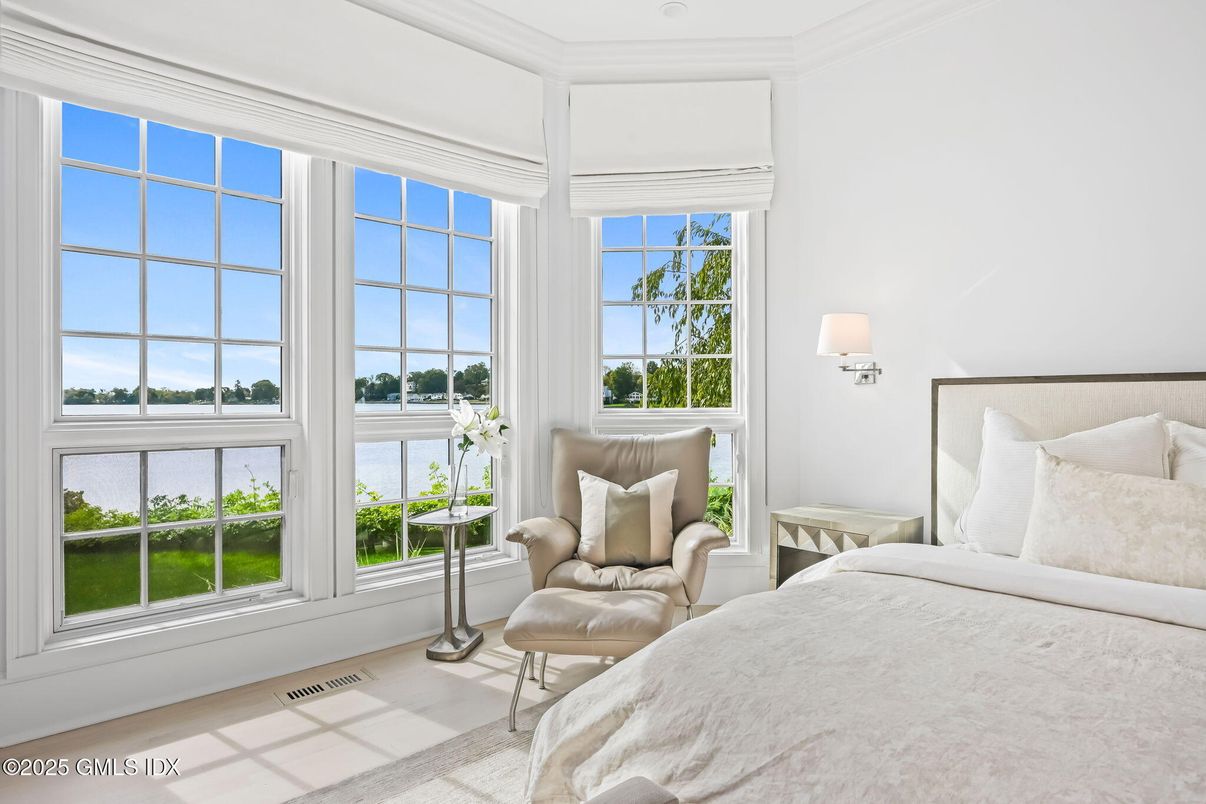 Bedroom, Interior, Water