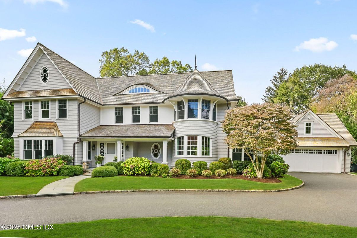 Attached, Exterior, Facade, Queen Anne Victorian