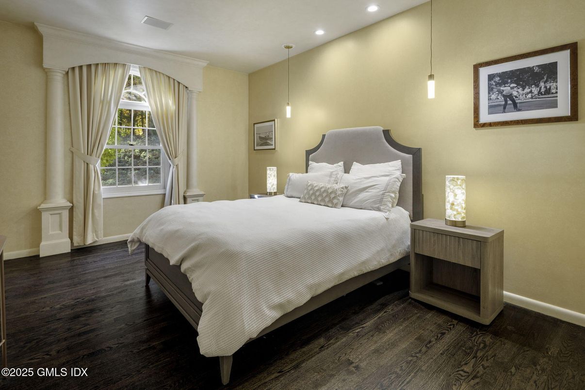 Bedroom, Interior, Pendant Lights, Recessed Lighting, Wood Texture Flooring